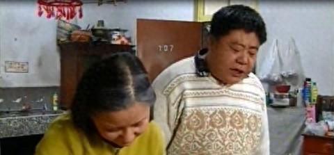 低息配资 62岁演员刘金山与女儿玩游戏，9岁女儿罕见出镜！网友：这么小？